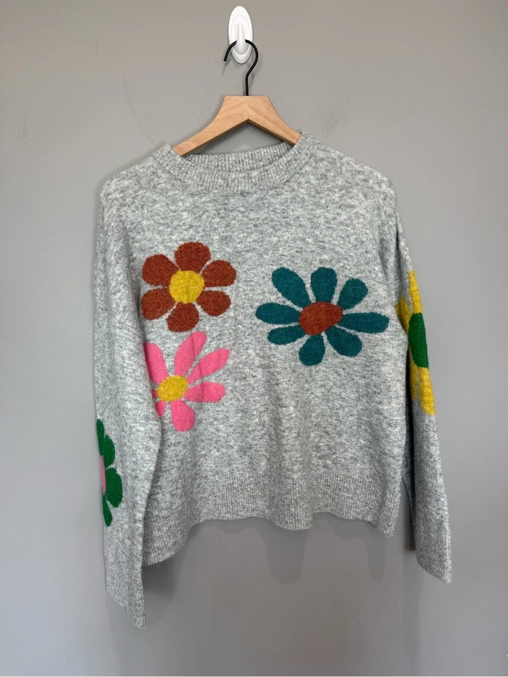 Natural Life Floral Sweater Gray Soft Knit Oversized Cozy Daisy Size Medium - Picture 2 of 6